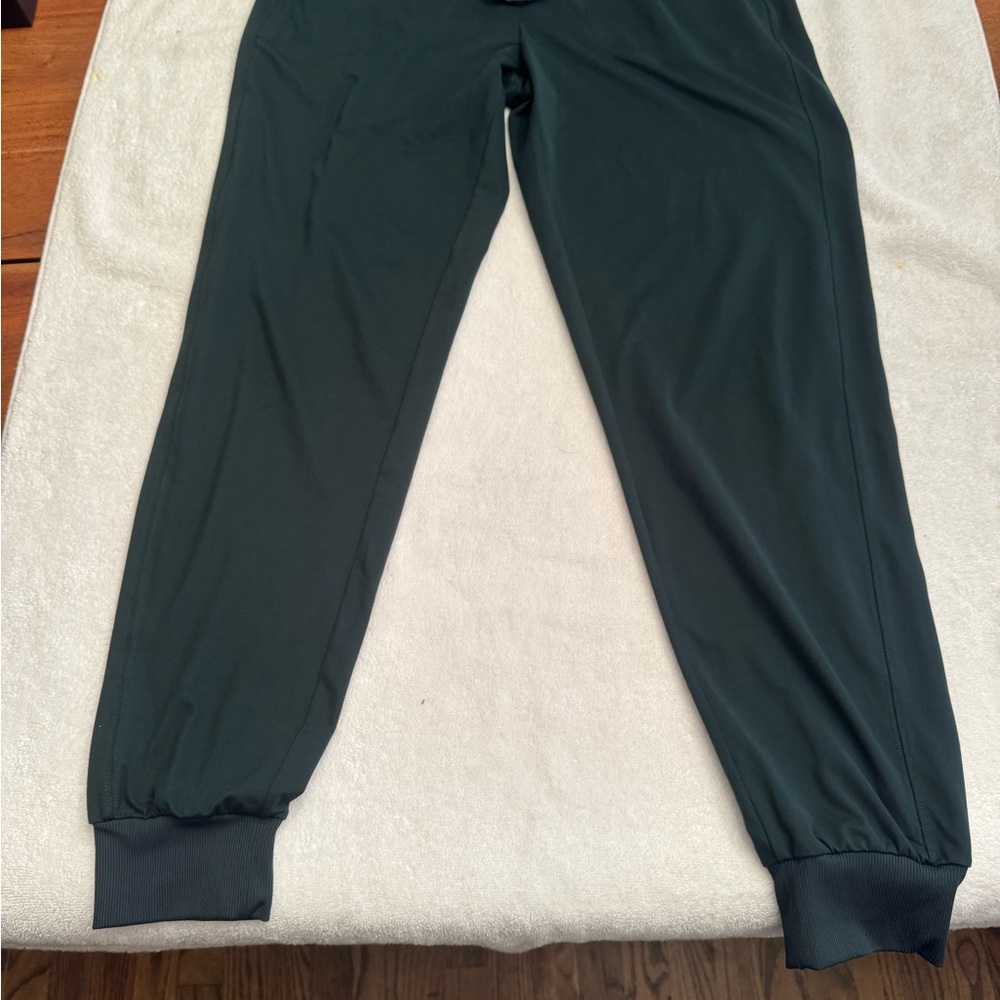 Ladies Zella Dark Green Jogger Pants. Size small. Excellent condition.